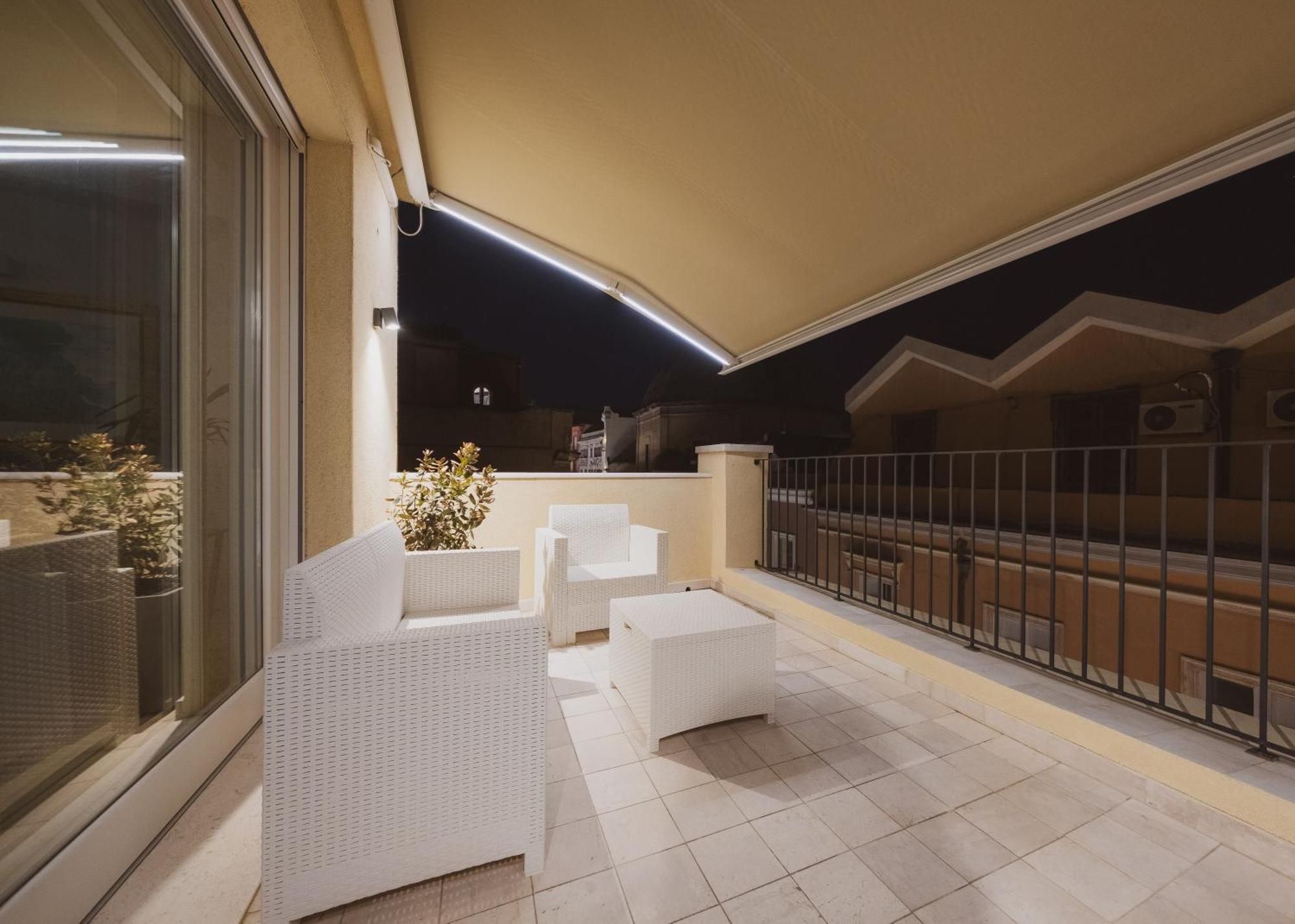 Luxury Suite La Terrazza In Pieno Centro In Cagliari Exterior foto
