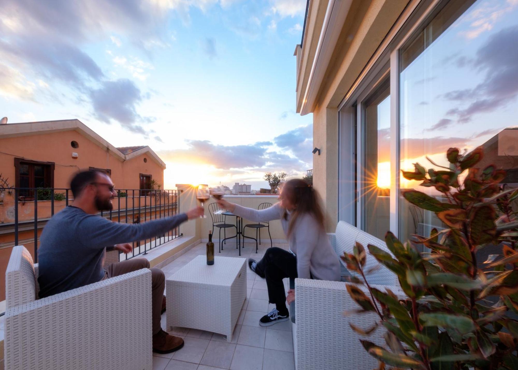 Luxury Suite La Terrazza In Pieno Centro In Cagliari Exterior foto